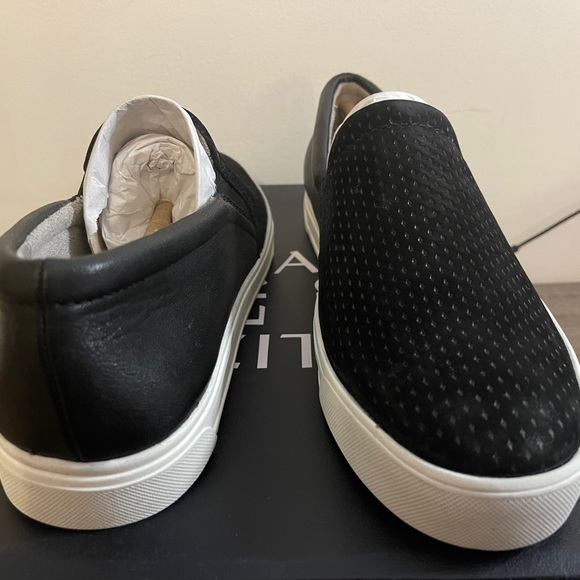 Naturalizer Aileen Black Leather Slip-on | Size 10W Women’s | NWT - Picture 1 of 6